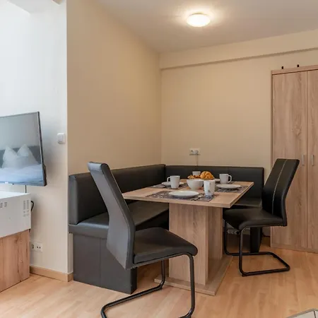 Town House 2 *