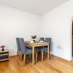 Town House 2 *